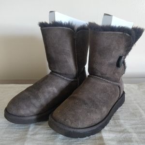 UGG Bailey Button